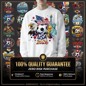 Op de afbeelding: Wit sweatshirt met een grafisch ontwerp met de Amerikaanse vlag, een adelaar, een voetbal, het Vrijheidsbeeld en een trofee. De tekst "USA 2026" is prominent aanwezig. Omringd door afbeeldingen van voetballen en vlaggen.