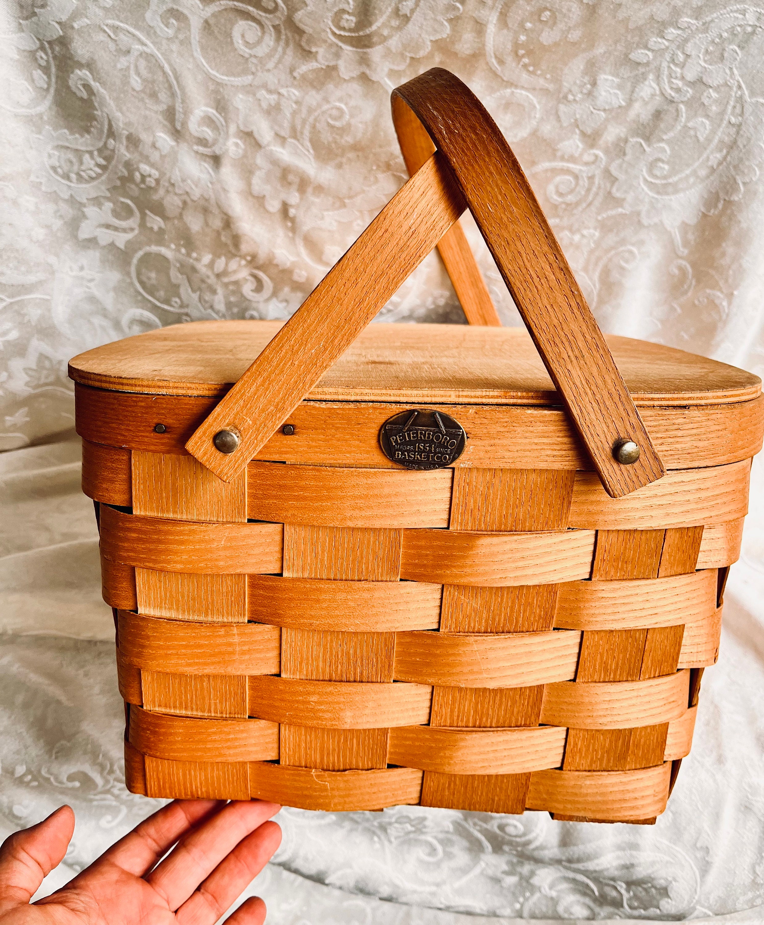 Peterboro Basket Company Collectible Picnic Basket With Lit Peterboro Basket Company Collectible Picnic Basket With Lit