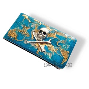 Clip para billetes con calavera y huesos cruzados con incrustaciones de esmalte brillante pintado a mano, inspirado en el cuarzo turquesa, con opciones de color y personalización