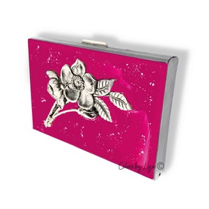 Jugendstil Blumen Metall Portemonnaie mit Kreditkarten Organizer Handbemalt Fuchsia Emaille RFID Blocker personalisiert und Farboptionen