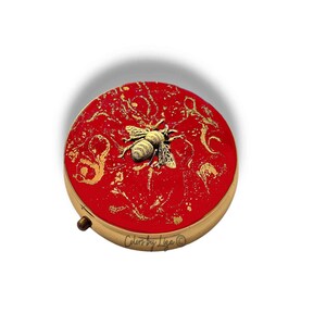 Handbemalte Bienenpillendose: Rot & Gold Swirl Emaille, personalisierte Option