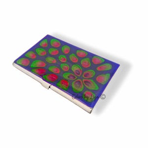 Pfau Visitenkartenetui in handbemalter Emaille Lila mit Fuchsia Blüte inspiriert Metall Brieftasche mit personalisierten und Farboptionen