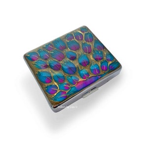 Pilulier hebdomadaire design paon avec 8 compartiments quotidiens et couvercles en turquoise peint à la main et émail fuchsia, personnalisation et option de couleur