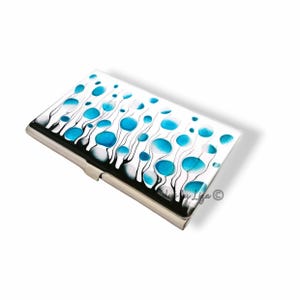 Estuche para tarjetas de presentación con flores en billetera de metal con esmalte floral en turquesa y blanco pintada a mano, opciones de color personalizadas