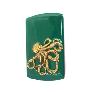 Estuche para tarjetas Octopus en esmalte verde opaco pintado a mano, soporte vertical con mecanismo deslizable, opciones de color y personalización