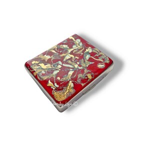Pilulier peint à la main avec 8 compartiments en rouge et or émail quartz inspiré du quartz Organisateur de pilules hebdomadaire avec option personnalisée