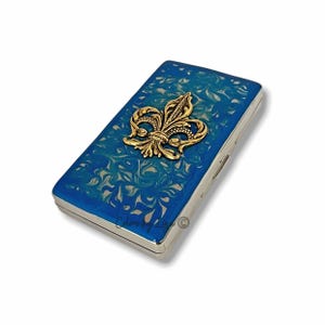Pilulier fleur de lys avec 8 compartiments individuels en émail bleu cobalt peint à la main, style vintage avec personnalisation et choix de couleurs