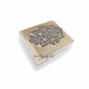 Wekelijkse barokke pillendoos, 8 vakken met deksel, sierlijke vintage stijl, gepersonaliseerd cadeau met kleuropties, handgeschilderd email
