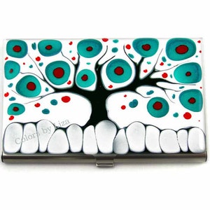 Estuche para tarjetas de presentación con diseño del árbol de la vida en esmalte pintado a mano en verde azulado, rojo, negro y blanco con opciones de color personalizadas y personalizadas