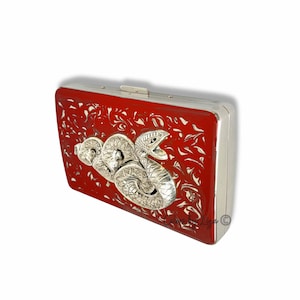 Cartera antigua de serpiente plateada, estuche RFID con organizador de tarjetas de crédito, regalo personalizado y opciones de color, en esmalte rojo en espiral pintado a mano.