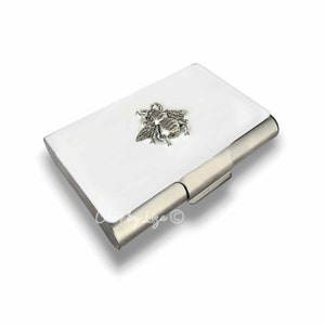 Tarjetero grande con forma de abeja plateada envejecida, diseño de insectos en blanco brillante esmaltado pintado a mano, con opciones de color y personalizadas disponibles