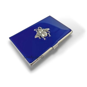 Estuche para tarjetas de visita de abeja plateada antigua con incrustaciones de color de insecto Art Nouveau opaco de cobalto brillante pintado a mano y opciones personalizadas