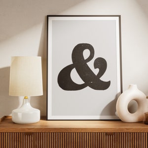 Impressão de arte de pôster Ampersand & - Decoração de sala estética minimalista - Letra gigante para impressão - Arte de parede - Tipo de madeira vintage - Download instantâneo