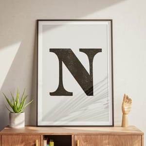 Impressão de arte de pôster Letra N - Decoração de sala estética minimalista - Letras gigantes para impressão - Arte de parede - Tipo de madeira vintage - Download instantâneo de arte