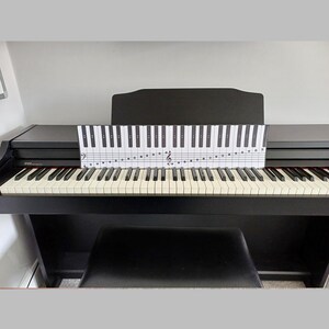 Modèle de piano 49 touches quatre octaves Recherche de notes de piano Tableau des notes Notes de musique Pratique du piano Notes de musique Lecture à vue Cartes-éclair de notes de musique