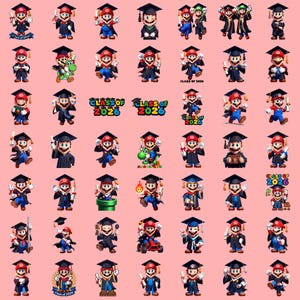 Puede incluir: Una colección de personajes de Mario con atuendos de graduación, incluyendo birretes y togas, sobre un fondo rosa. Algunas imágenes incluyen el texto "Class of 2026" y "Class of 2025". Los personajes están en varias poses, sosteniendo diplomas.