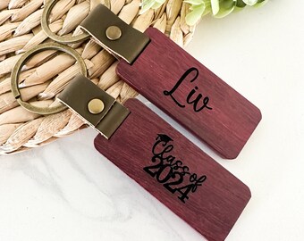 Llavero personalizado de graduación de 2026 // Llavero de madera // Regalo de graduación de la clase de 2026 // Nombre grabado // Escuela secundaria // Universidad