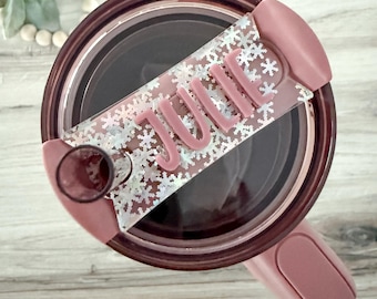 Placa de nombre personalizada para vaso // Copo de nieve iridiscente // Adorno navideño Stanley de invierno // Etiqueta de nombre para tapa de 20 oz, 30 oz, 40 oz // Accesorio para vaso