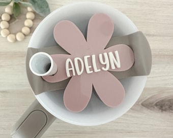 Placa de nombre de vaso personalizada // Acrílico de flor de margarita // Stanley Topper // Etiqueta de nombre de tapa 20 30 40 oz // Accesorio de copa personalizado