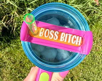 Boss Bitch Tumbler Name Plate // Acrílico transparente // Stanley Topper // Etiqueta de nombre de tapa 20 30 40 oz // Accesorio de copa personalizado