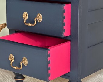 手描きのヴィンテージブルーキャビネット | アップサイクル家具