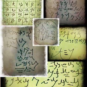 Peut inclure: Un collage de notes manuscrites et de symboles, certains en forme de grille, avec divers symboles et lettres. Les notes sont écrites à l'encre noire sur un fond de papier jauni.
