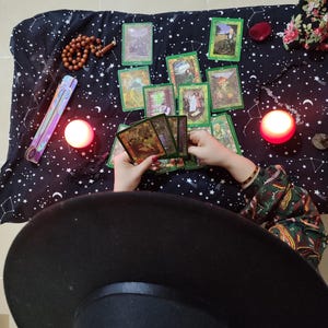 Tu libro del destino: guía espiritual y profecía personalizada. Lee las descripciones.