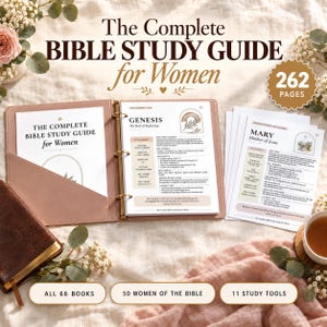 Może przedstawiać: Beżowy segregator zawierający The Complete Bible Study Guide for Women, ze stronami o Księdze Rodzaju i Marii, matce Jezusa. Zestaw zawiera 262 strony, 66 ksiąg, 50 kobiet z Biblii i 11 narzędzi do nauki, prezentowany z kwiatowymi akcentami.