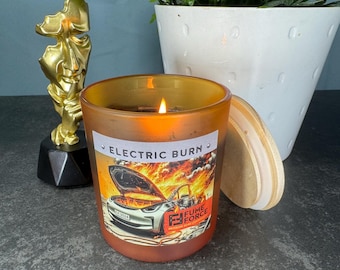 Doftljus Electric Burn – Grillrumsdoft med humor – Present till bilentusiaster och Fars dag – Anti-elbilsljus – Fumeforce