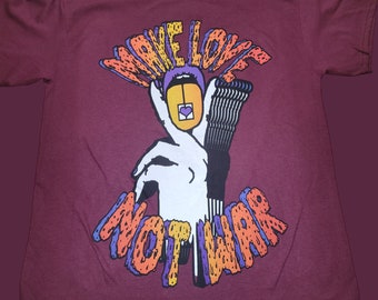 T-Shirt - Make Love Not War (on Maroon)