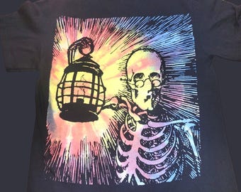 T-Shirt - Keeping The Darkness Lit (Tie-Dye/Black)