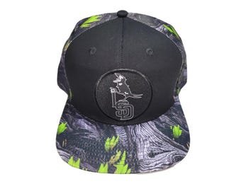 Gorra Snapback de visera plana con logo de cuervo