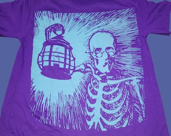 T-Shirt - Keeping The Darkness Lit (Purple)