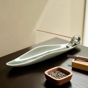 Ceramic Boat Incense Holder: Minimalist Zen Home Decor