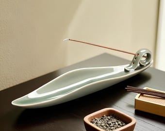 Porta incienso de cerámica con forma de barco: decoración minimalista zen para el hogar