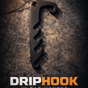 Puede incluir: Colgador de bolsa IV DripHook negro con la palabra DRIPHOOK en blanco y naranja. El colgador tiene forma de gancho con múltiples muescas. El fondo es una superficie texturizada, marrón oscuro y gris.