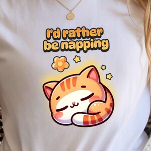 Camiseta "Prefiro estar tirando uma soneca" para amantes de gatos | Camiseta fofa com gatinho laranja dormindo, camiseta com gato dormindo, camiseta para quem está tirando uma soneca, camiseta para quem está com sono