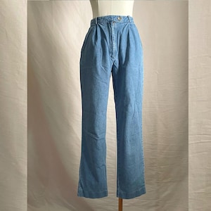 Vintage Pleated Jeans | highwaisted | light wash | size small | 26 waist | mom jeans | Cotton Denim