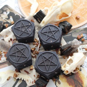 Candela alle erbe pentagramma Samhain