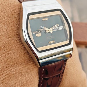 SEIKO 5 Sports Automatic 4R36-07G0 With Day and Date Dial SEIKO 5 Sports Automatic 4R36-07G0 With Day and Date Dial