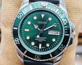 Vintage Refurbished Seiko 5 Automatic Men&#39;s Wrist Watch, Mechanical watch, Retro Watch, Gift for him, Ref-6309, Handmade vintage watch
