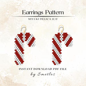 Puede incluir: Un patrón PDF digital para pendientes de bastón de caramelo. Los pendientes están hechos con cuentas rojas y blancas, y tienen ganchos dorados. El texto de la imagen dice "Earrings Pattern", "MIYUKI DELICA 11/0", "INSTANT DOWNLOAD PDF FILE" y "by Smetlos".