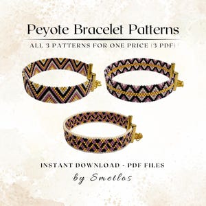 Könnte beinhalten: Drei Perlen-Peyote-Armbandmuster mit goldenen Verschlüssen. Die Armbänder weisen geometrische Designs in Schwarz, Weiß, Rosa und Gold auf. Der Text auf dem Bild lautet "Peyote Bracelet Patterns" und "ALL 3 PATTERNS FOR ONE PRICE (3 PDF)". Das Bild enthält auch den Text "INSTANT DOWNLOAD - PDF FILES by Smetlos."