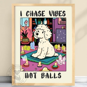 Impresión "Persigo vibras, no pelotas": póster de vibras positivas, póster de perro caniche, póster divertido de caniche yoga, buenas vibras, perro zen divertido #CHASEVIBES
