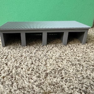 4 Car Garage - HO Scale 1:87 gauge | Preassembled - Built Up Building, No Assembly Required!