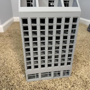 HO Scale Highrise with Penthouses - 1:87 Gauge - Built and Ready