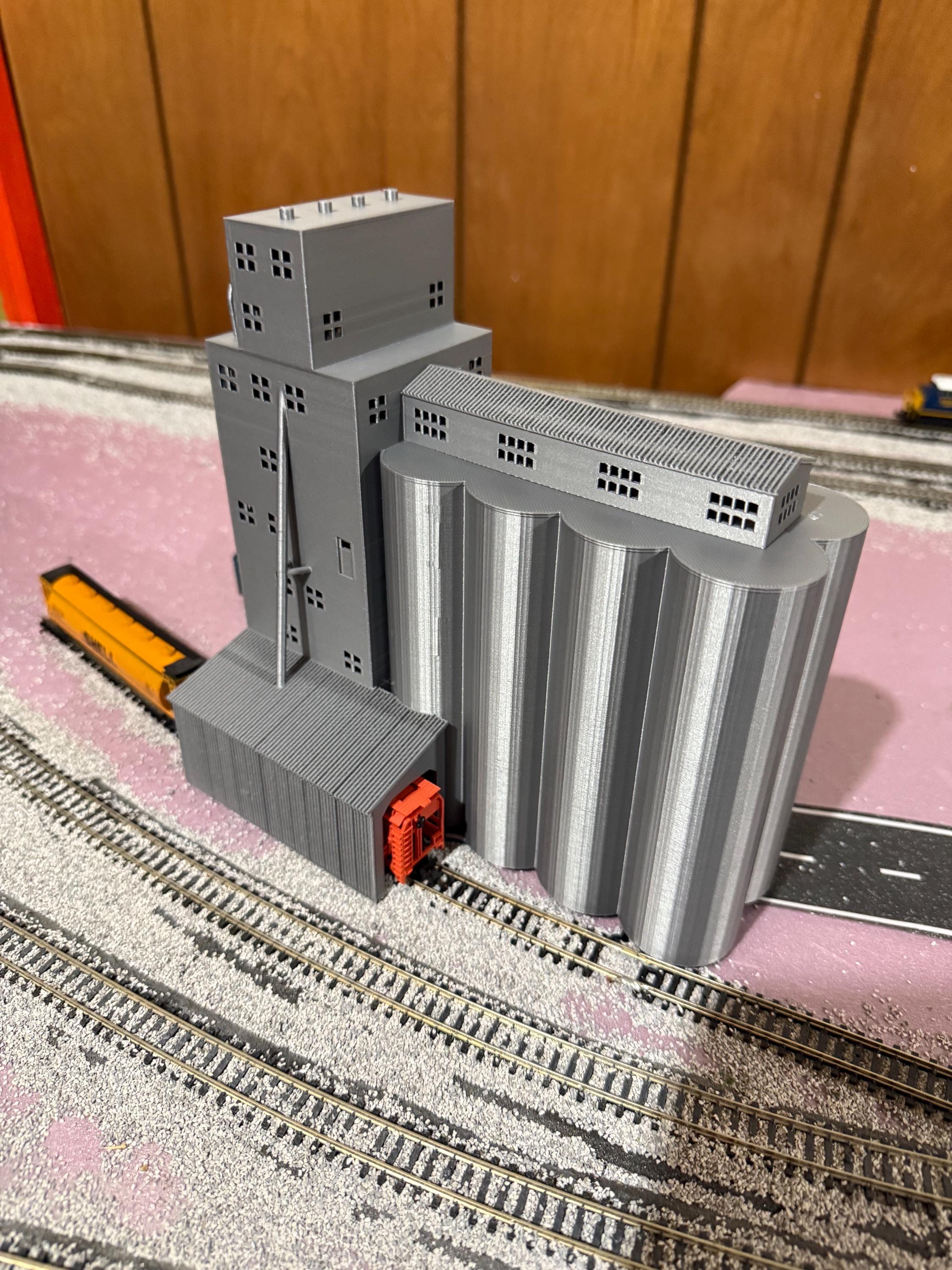 Grain Elevator Silos - N Scale 1:160 | NO ASSEMBLY REQUIRED - Built and Ready