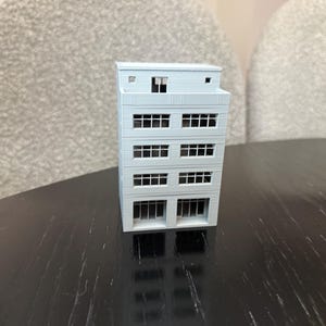 5 floor commercial building - HO Scale 1:87 Gauge | Preassembled - Built Up Building, No Assembly Required!