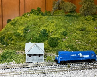 Cozy Craftsman Cottage House (2 Pk) - N Scale 1:160 Gauge - | Prebuilt Building - Assembled