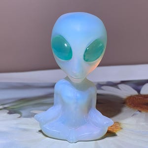 2.3&#39;&#39;+ Opalite quartz crystal Alien skull crystal gifts 1pc